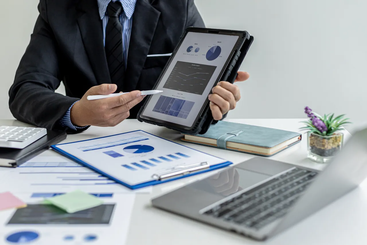 Dirigeant B2B structurant une stratégie commerciale scalable pour une croissance pérenne