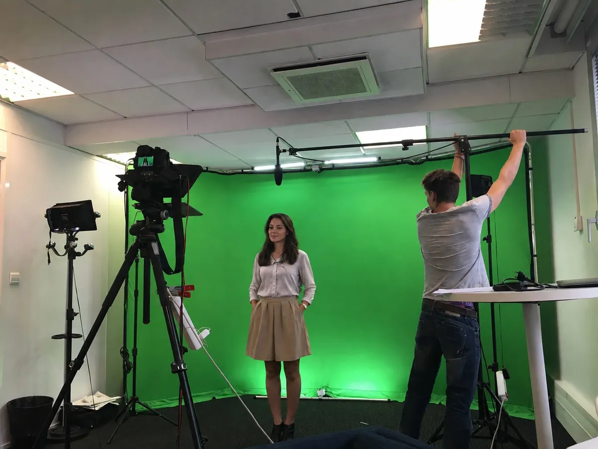 Tournage GROW sur fond vert : captation vidéo en studio pour les contenus LinkedIn et réseaux sociaux